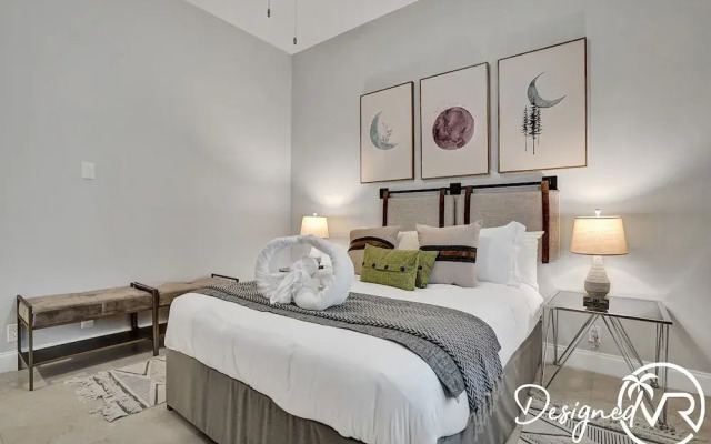 8-BR with Pool & Mini-golf & Soccer