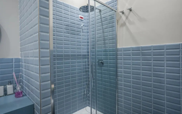 Pink Rose in Naples With 1 Bedrooms and 1 Bathrooms