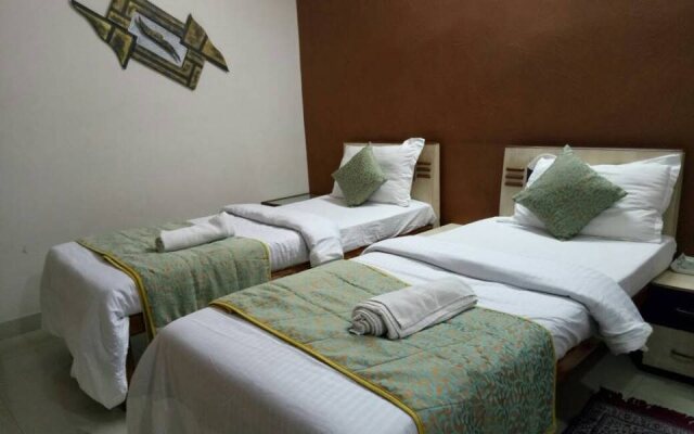 OYO 7439 Hotel Gayatri Inn Annex