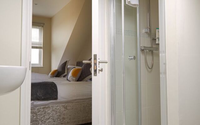 Thomas Deluxe Bungalow