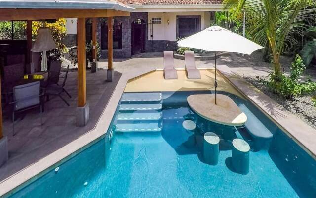 Elegant House 3-bed/2-bath With Large BBQ Patio