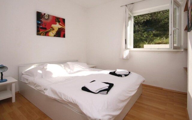 Stunning Home in Sparadici With Wifi and 2 Bedrooms