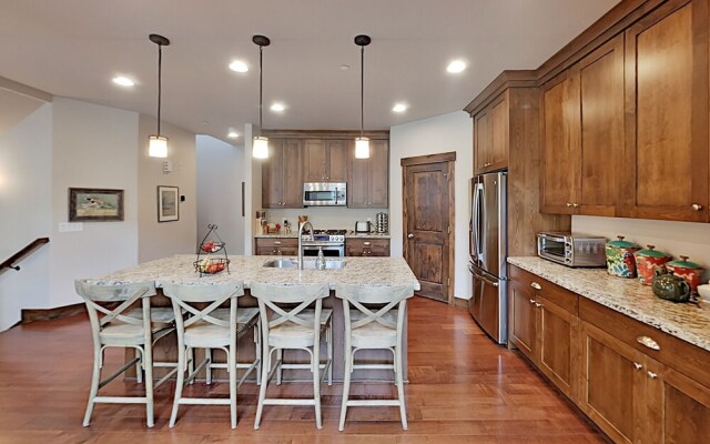 999wabig 4 Bedroom Home