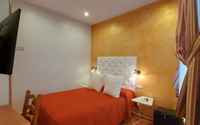 Hostal Las Fuentes - Adults Only