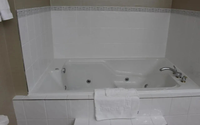 Best Western Plus Uptown Hotel