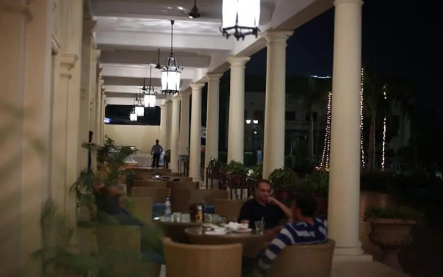 DLF Club 4