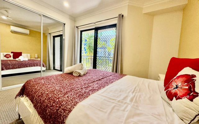 Lighthouse Apartments on The Strand - 2