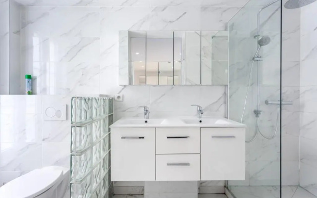 180 Suite Eden, Luxury APT at Sacré Coeur