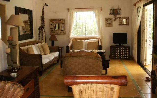 Charming Caribbean Style Villa Near Superb Beach