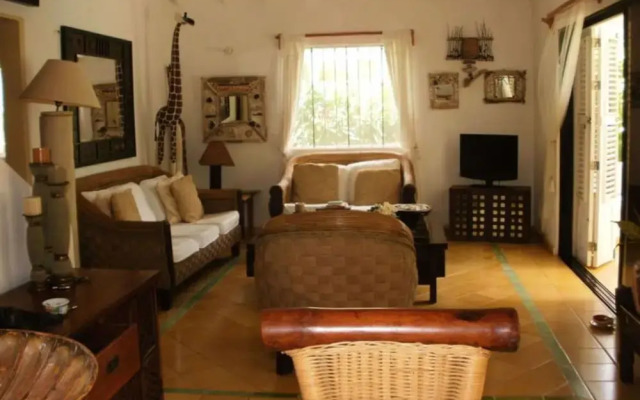 Charming Caribbean Style Villa Near Superb Beach
