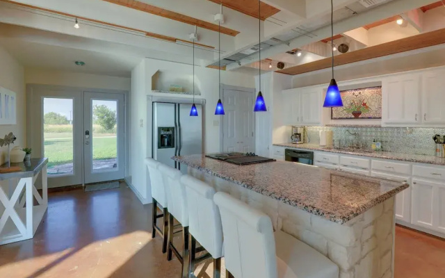 Waterfront Granbury House w/ Deck & Private Dock!