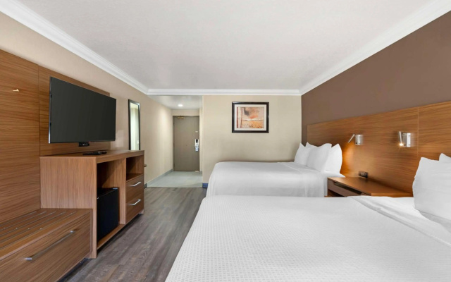 Holiday Inn Express and Suites Modesto by IHG