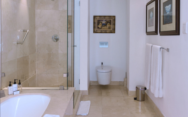 The Clarendon - Bantry Bay