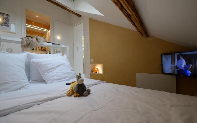 B4DF Peace & Love in París