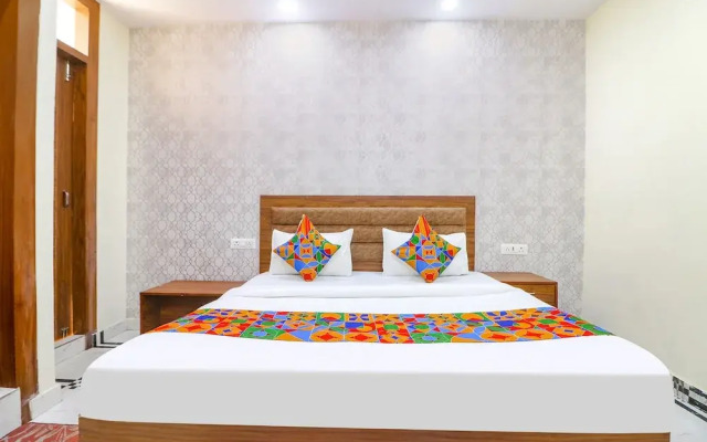 Fabhotel Starlight