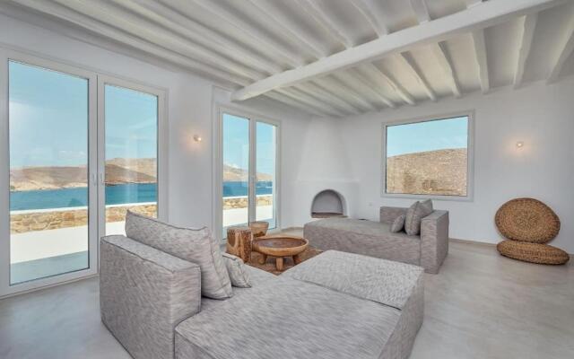 Private Villa Beachfront 30steps to Alemagou Beach