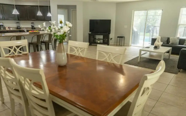 Beautiful Vacation Home Near Disney