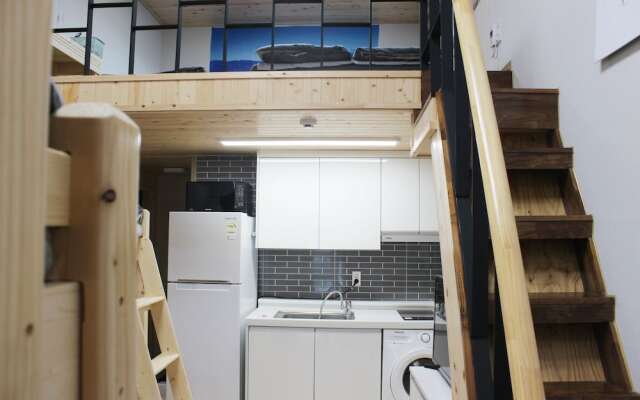 Doomchit Guest House - Hostel