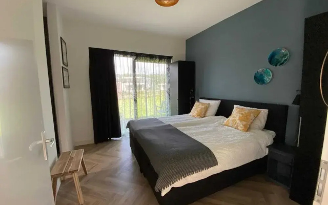 Majestic Villa in Zeewolde With Garden