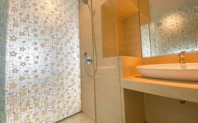 The Signature Studio Apartment With Jaccuzi Art Deco