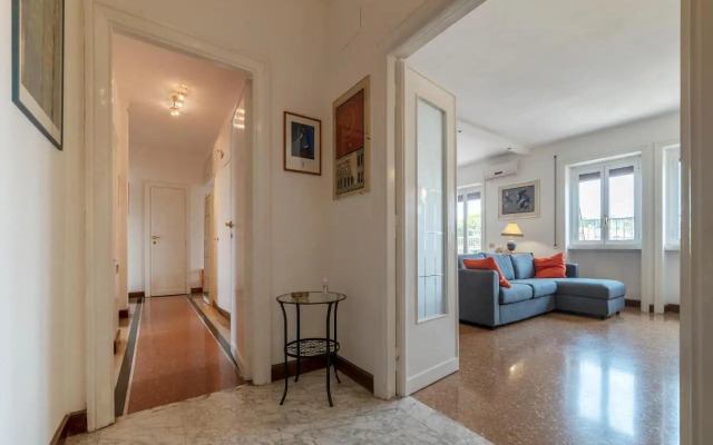 Roomy and Bright Apartment with Terrace
