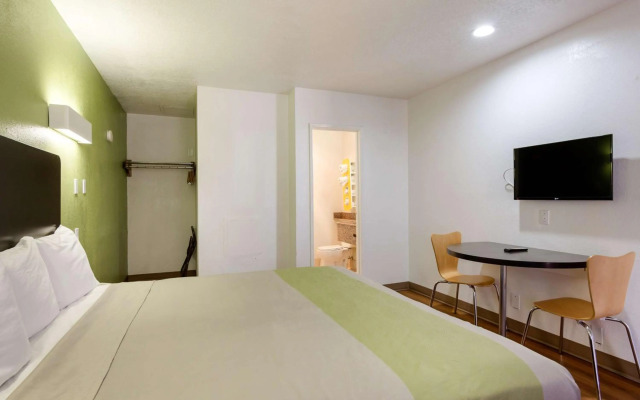 Motel 6 Santa Fe, NM - Downtown