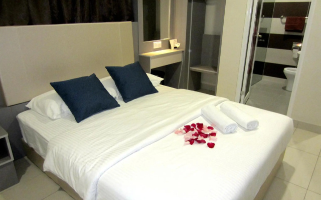 RG Grand Hotel – Guest Rooms – Parit Raja