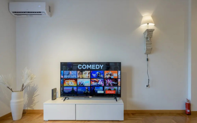 Lush Emerald apt in the heart of Athens