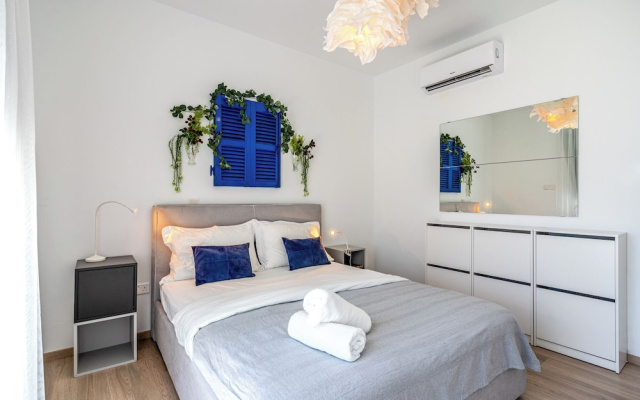 Lemon Tree 1-BR Apt & Pool in Livadia