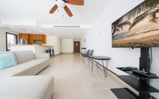 Eek - Condo Near 5th Av. and the Beach