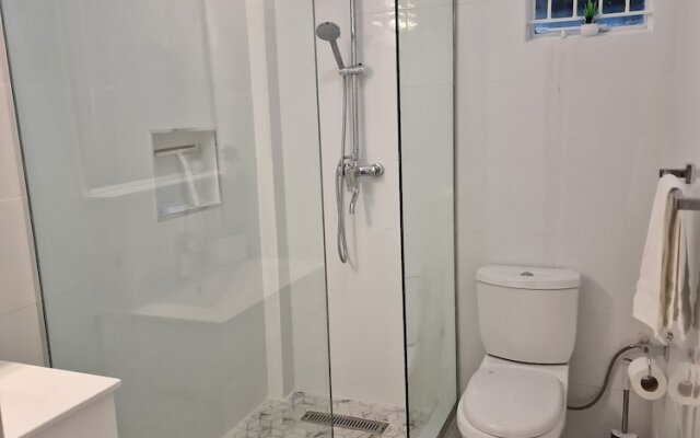 2 Bed parking gated modern