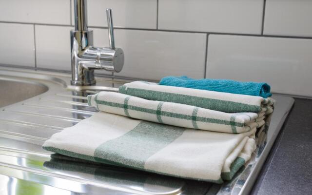 Stopover at LOWCAY APARTMENT D with allocated parking