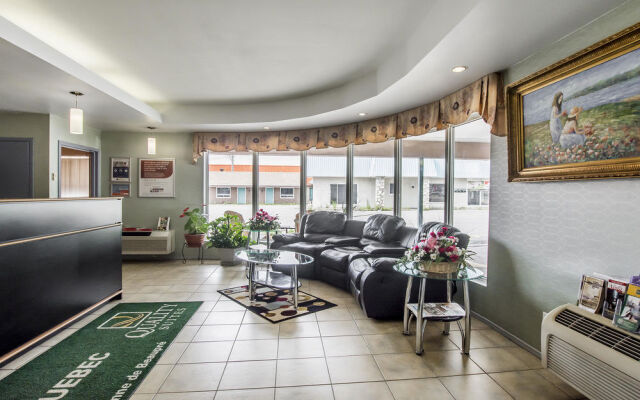 Syracuse Inn & Suites