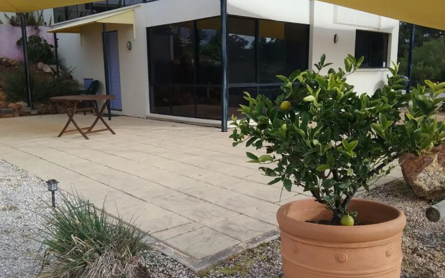 Mt Surmon Wines/Scarlattis Gallery/The Retreat