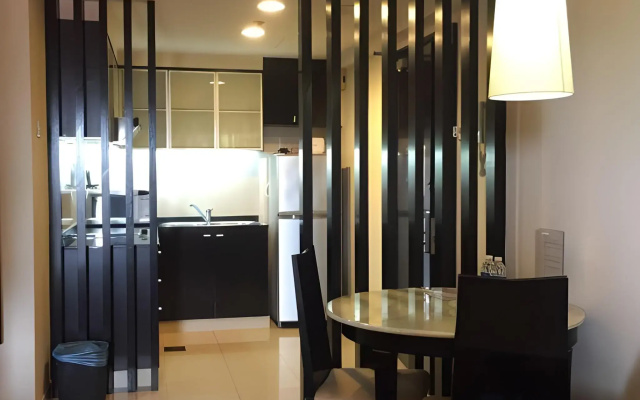 W Studio Resort Suites at Pyramid Tower