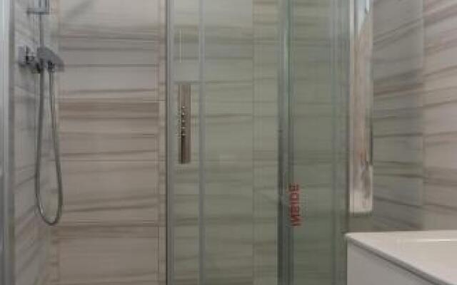 Gorgeous ground floor apartment + free parking
