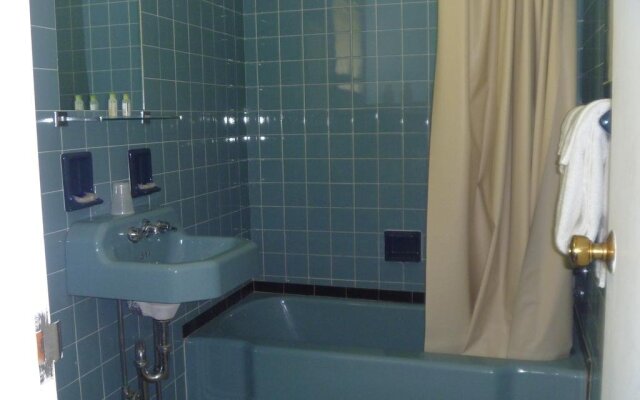 Motel 22 Mapleton Depot