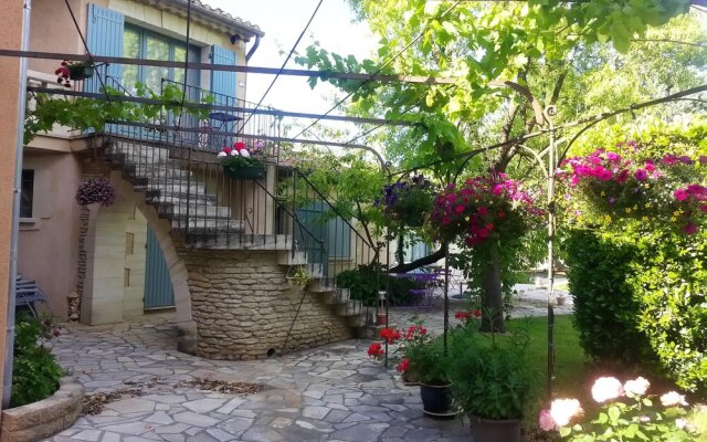 House With One Bedroom In Le Thor With Furnished Garden And Wifi