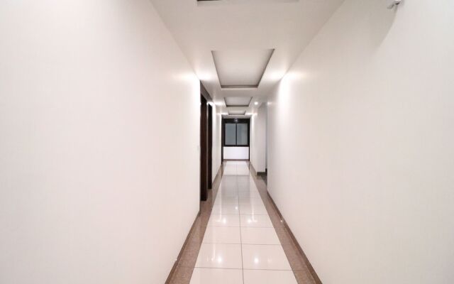OYO 15116 Woods Inn