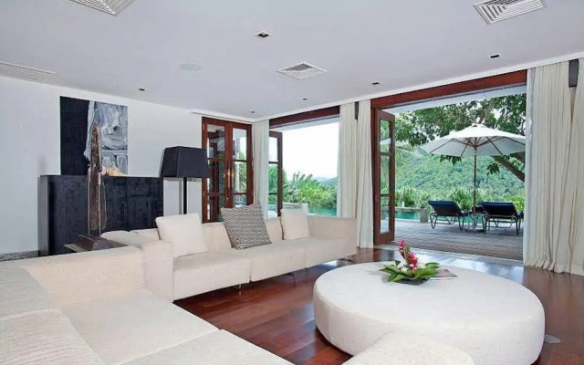 Solymar Villa