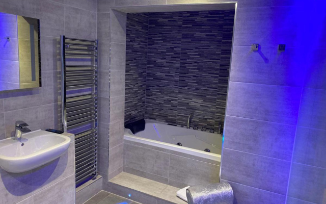 The Avenue Hotel Ltd