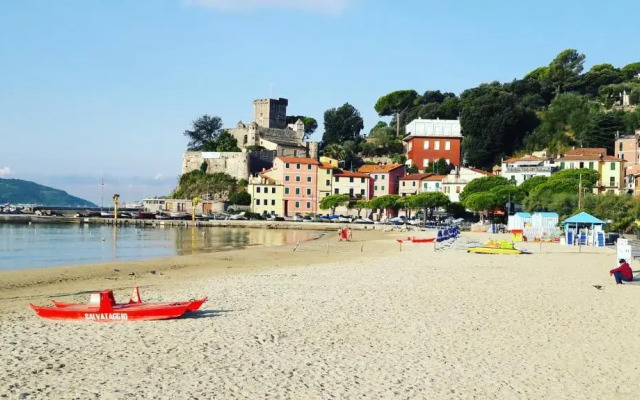 Aurora: Beach-5 Terre-trekking-excursions-relax