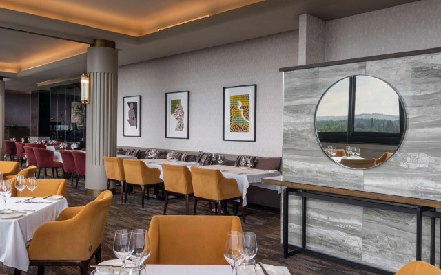 Radisson Hotel and Convention Centre OR Tambo Airport