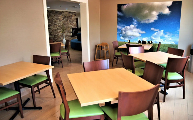 Garner Hotel Macon West by IHG
