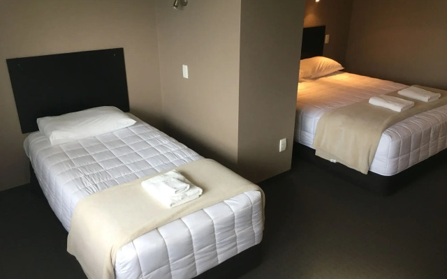 Fiordland Hotel