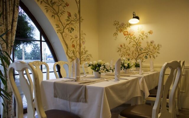 Villa Estera - Hotel & Restauracja