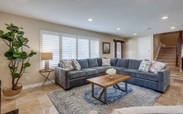 Beautiful Backyard Oasis 5 bedroom 3 Bathroom Home