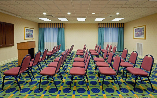 Holiday Inn Express & Suites Reading by IHG