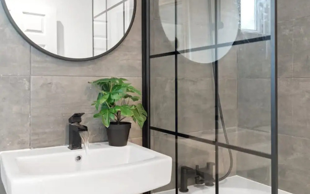 4 Bedrooms - 3 Bathrooms House