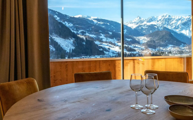 Spacious apartment with sauna, ski area at 600 m.